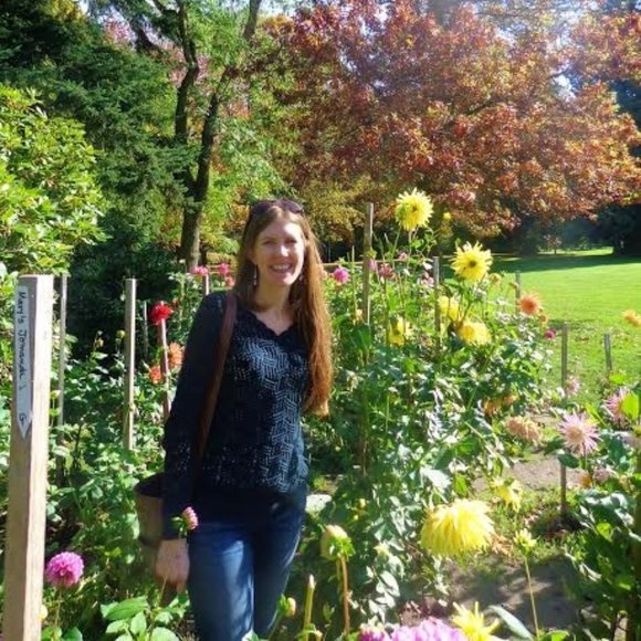 Grad Student--becoming a therapist! 📚💕 - Picture 2 of 3